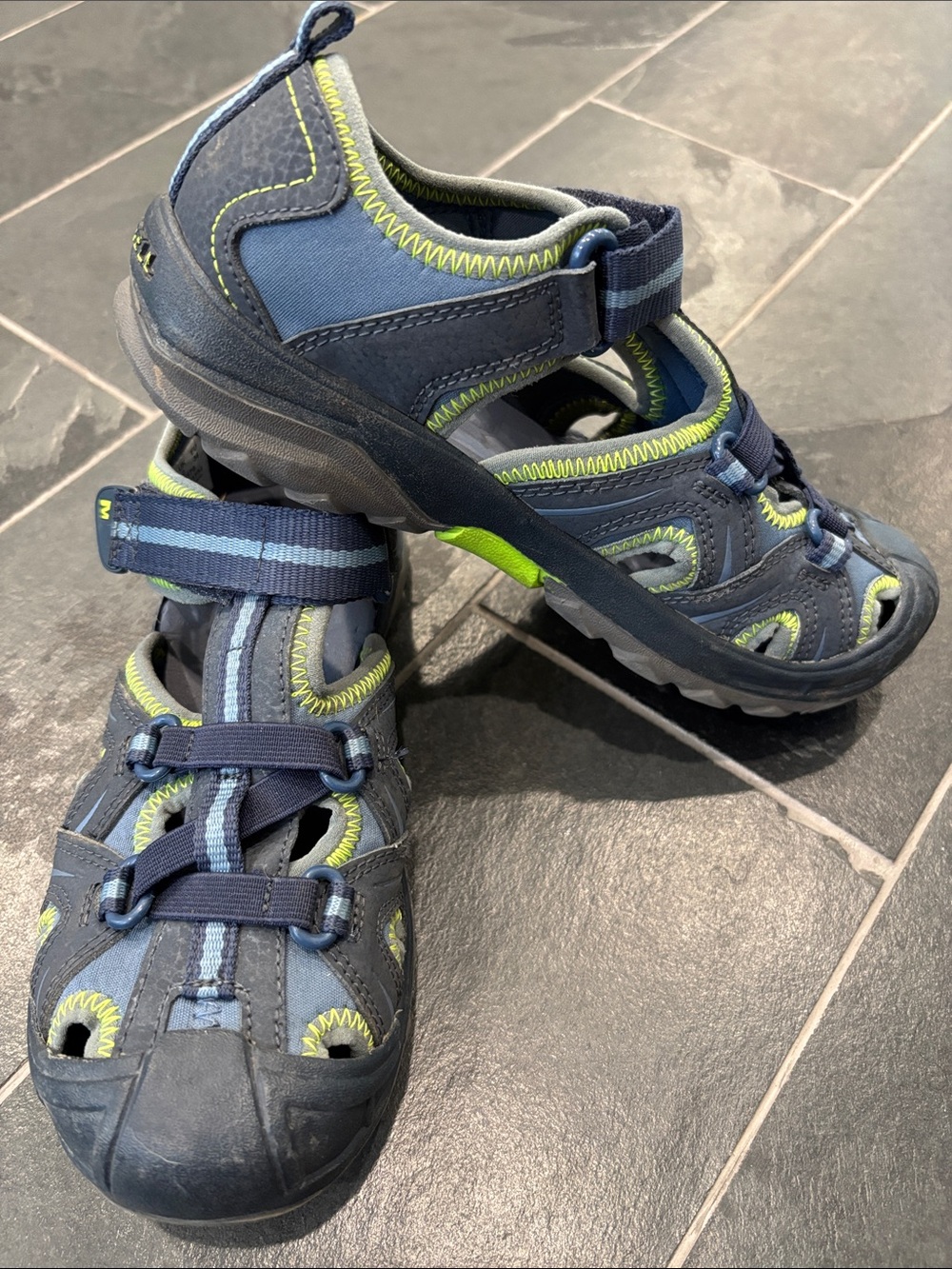 EUC Merrell Kids Water Shoe Sandals
